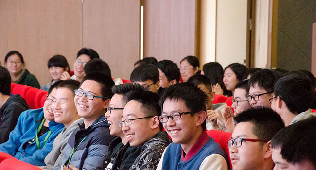 苏高中的同学们